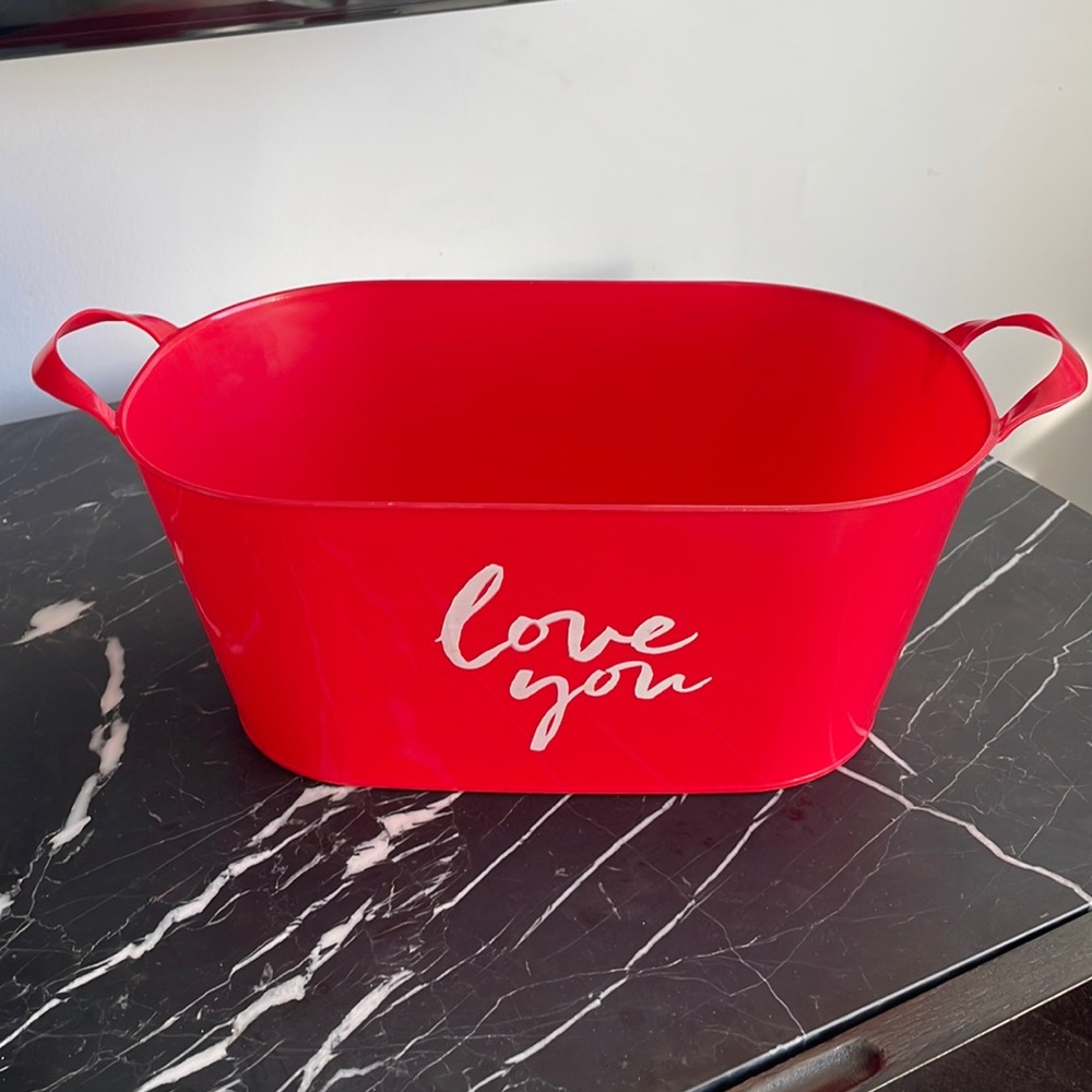 NEW Oval Plastic Basket